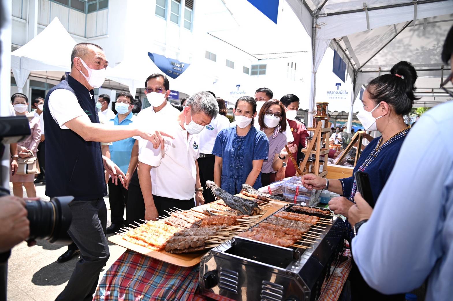 เกษตรฯ เปิด “Fisherman Shop” กระจายผลผลิต”ประมงธงเขียว” 3 1F91A6FB E6F7 46D7 A105 575D7D3F72DB