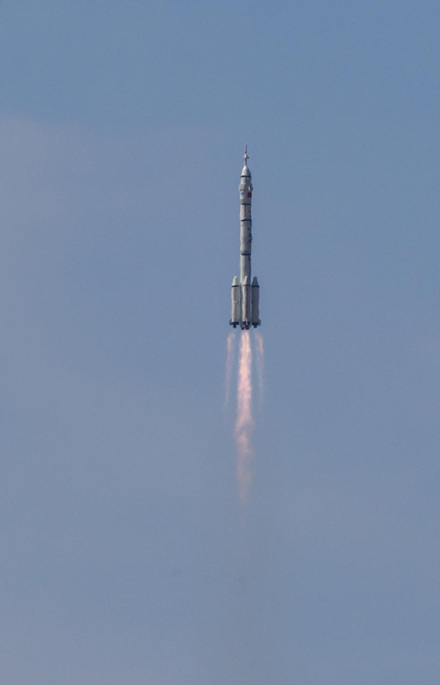 จีนส่ง 3 นักบินยานอวกาศ “เสินโจว-14” เดินหน้าสร้างสถานีอวกาศ 5 C8D417D4 A69D 4E4D 99F1 04AFC0599C83