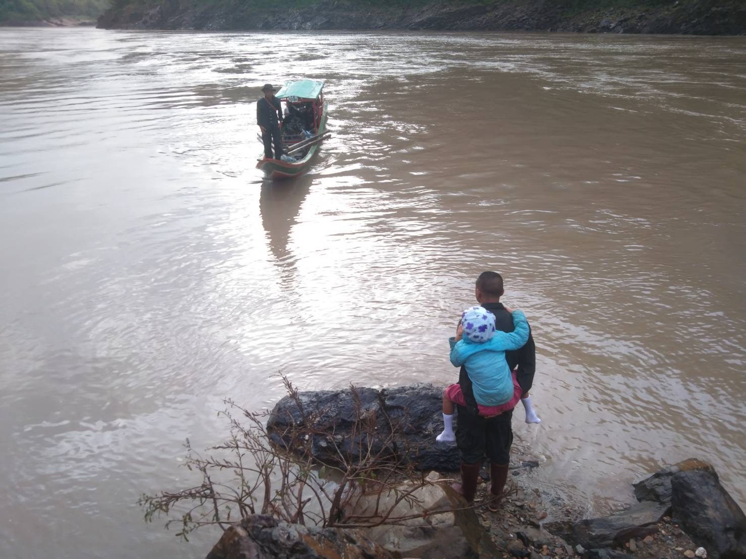 ตชด.ผู้เสียสละ เดินแบกนักเรียนหอบหืดกำเริบส่งโรงพยาบาล จ.แม่ฮ่องสอน 2 C8F210C5 8FD9 48C9 9B67 8AC2B81F3C69