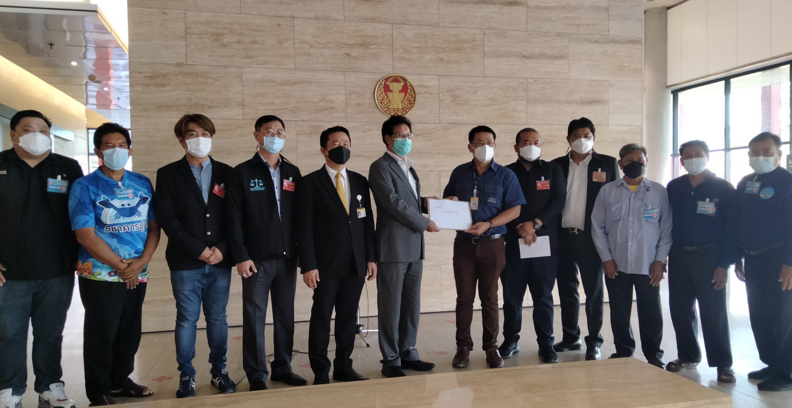 ยื่นเร่งพิจารณาร่างกฎหมายประมง วอนรัฐบาลชะลอบังคับใช้กฎหมายประมง ม.57 ห้ามจับสัตว์น้ำเล็ก สร้างความเดือดร้อนชาวประมง 1 12476 g 20220718161019จจจจจ 1 scaled