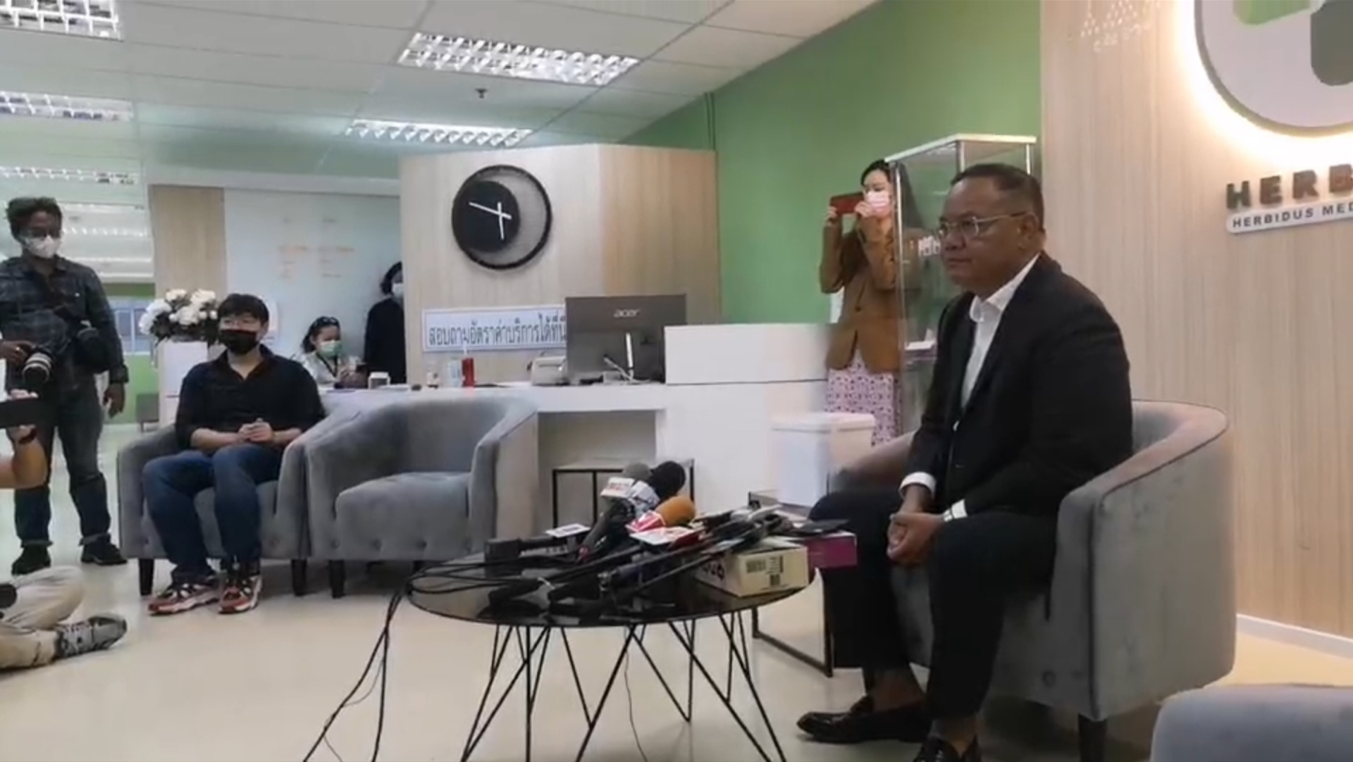 กรมวิชาการเกษตร ย้ำชัด นำเข้าช่อดอกกัญชาแห้ง ผิด พ.ร.บ.กักพืชฯ ด้าน ทอม เครือโสภณ แถลงอ้างนำเข้าถูกต้อง 4 27201E9A A76A 4B0C BE39 E779C4904A8D