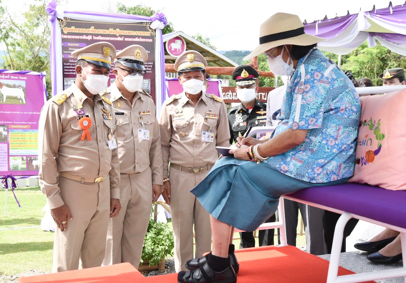 กรมปศุสัตว์น้อมเกล้าฯถวายแพะพันธุ์บอร์ สมเด็จพระกนิษฐาธิราชเจ้าฯ ในโครงการทหารพันธุ์ดี จ.นครนายก 3 E9C81D38 6DC7 49DE 8CB9 5B90C059AEC4