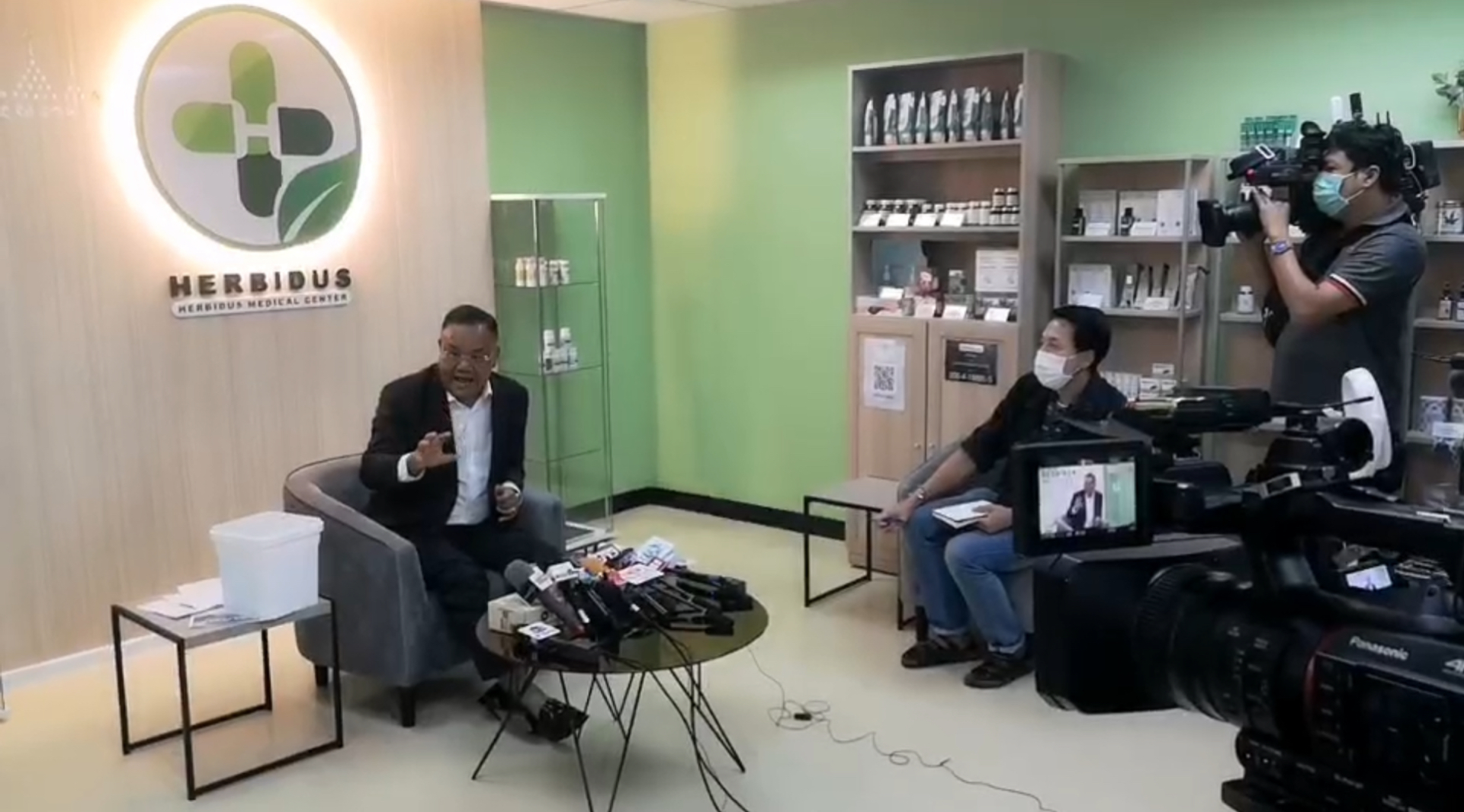 กรมวิชาการเกษตร ย้ำชัด นำเข้าช่อดอกกัญชาแห้ง ผิด พ.ร.บ.กักพืชฯ ด้าน ทอม เครือโสภณ แถลงอ้างนำเข้าถูกต้อง 5 EEC52924 812A 4D47 AD3E 85365DCFC5C2