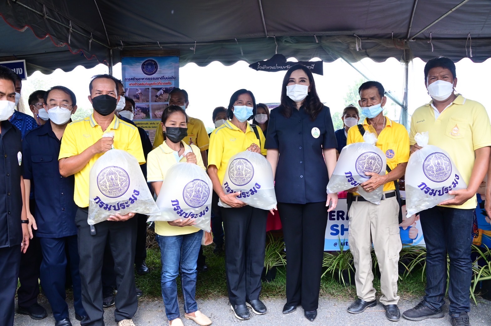 ‘รมช.มนัญญา’เปิดคลินิกเกษตรเคลื่อนที่ในพระราชานุเคราะห์ฯ จ.อุทัยธานี 3 73CB3C2E 6611 49FC A2AB 6412E12DBE5D