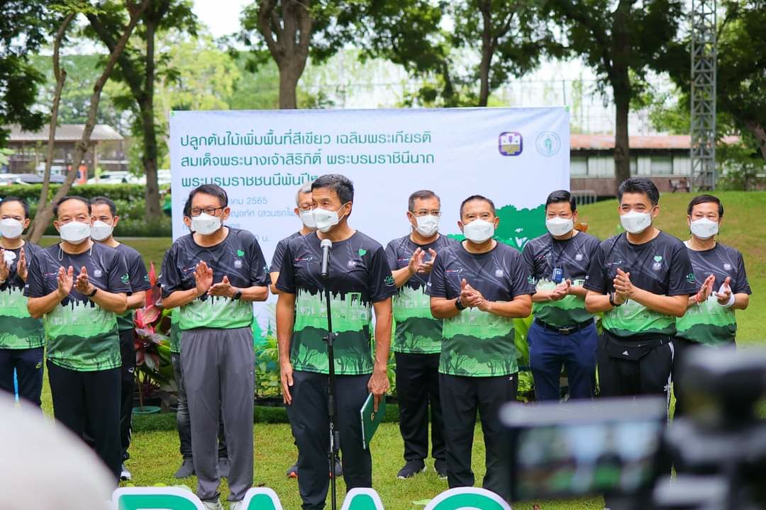 ธ.ก.ส.ส่งมอบต้นไม้ 3,090 ต้น เฉลิมพระเกียรติฯสานฝันสร้างกรุงเทพฯสีเขียว 4 AF4226A4 1919 4D3A A830 F0AB992B80C0