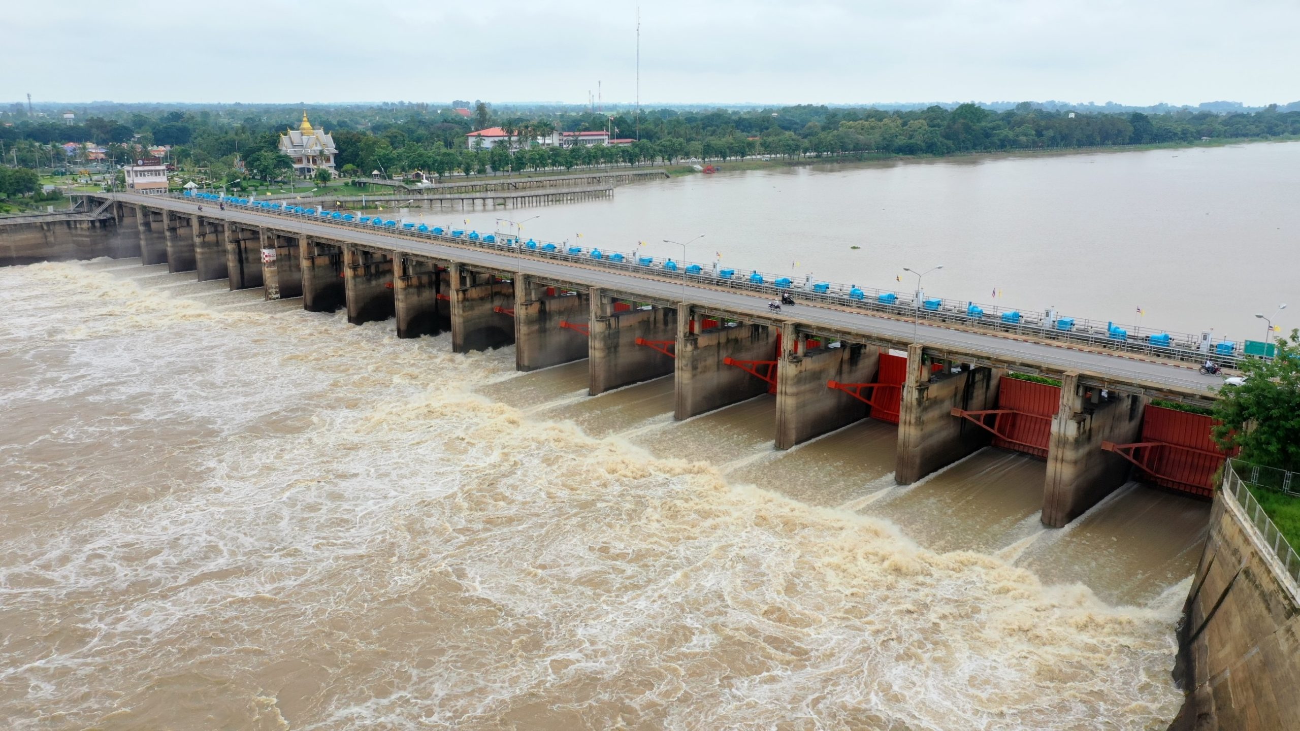 กรมชลฯปรับการระบายน้ำเขื่อนป่าสักและเขื่อนเจ้าพระยาให้สอดคล้องรองรับน้ำเหนือเพิ่มขึ้น 2 CD1E3F3F 2D87 449F 8B64 425764A6DF37 scaled