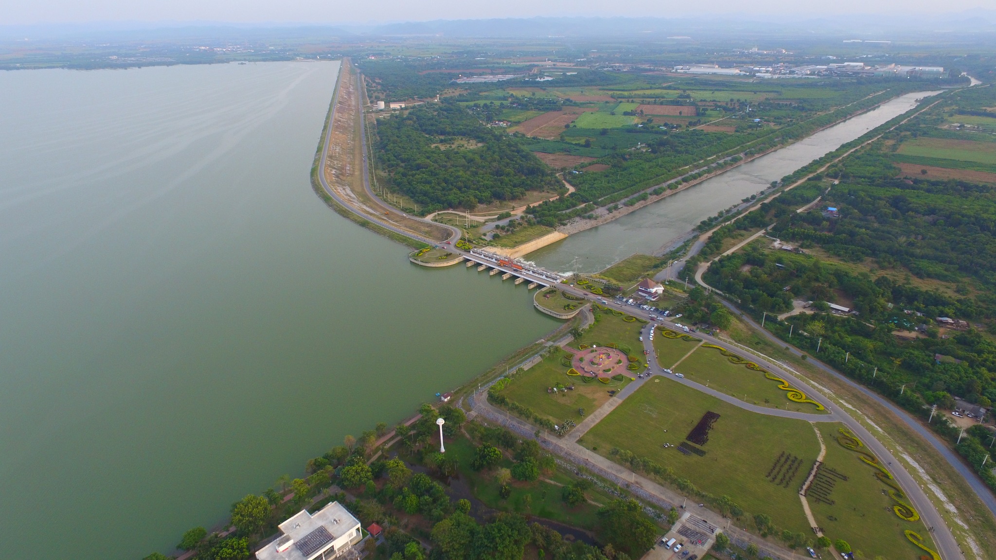 เฉลิมชัย สั่ง กรมชลฯเฝ้าระวังสถานการณ์น้ำอย่างใกล้ชิด บรรเทาความเดือดร้อนประชาชนให้ได้มากที่สุด 2 302429883 455027043337041 7472371083948679758 n