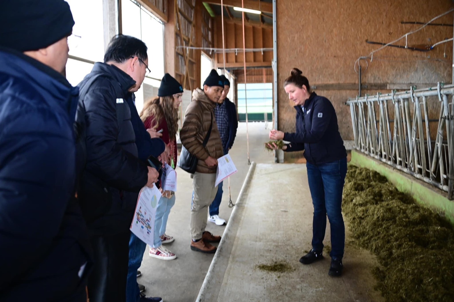 รมช.มนัญญา เยี่ยมชม Swiss Future Farm ฟาร์มโคนมต้นแบบ 2 308513924 517998360331744 7744095258068497342 n