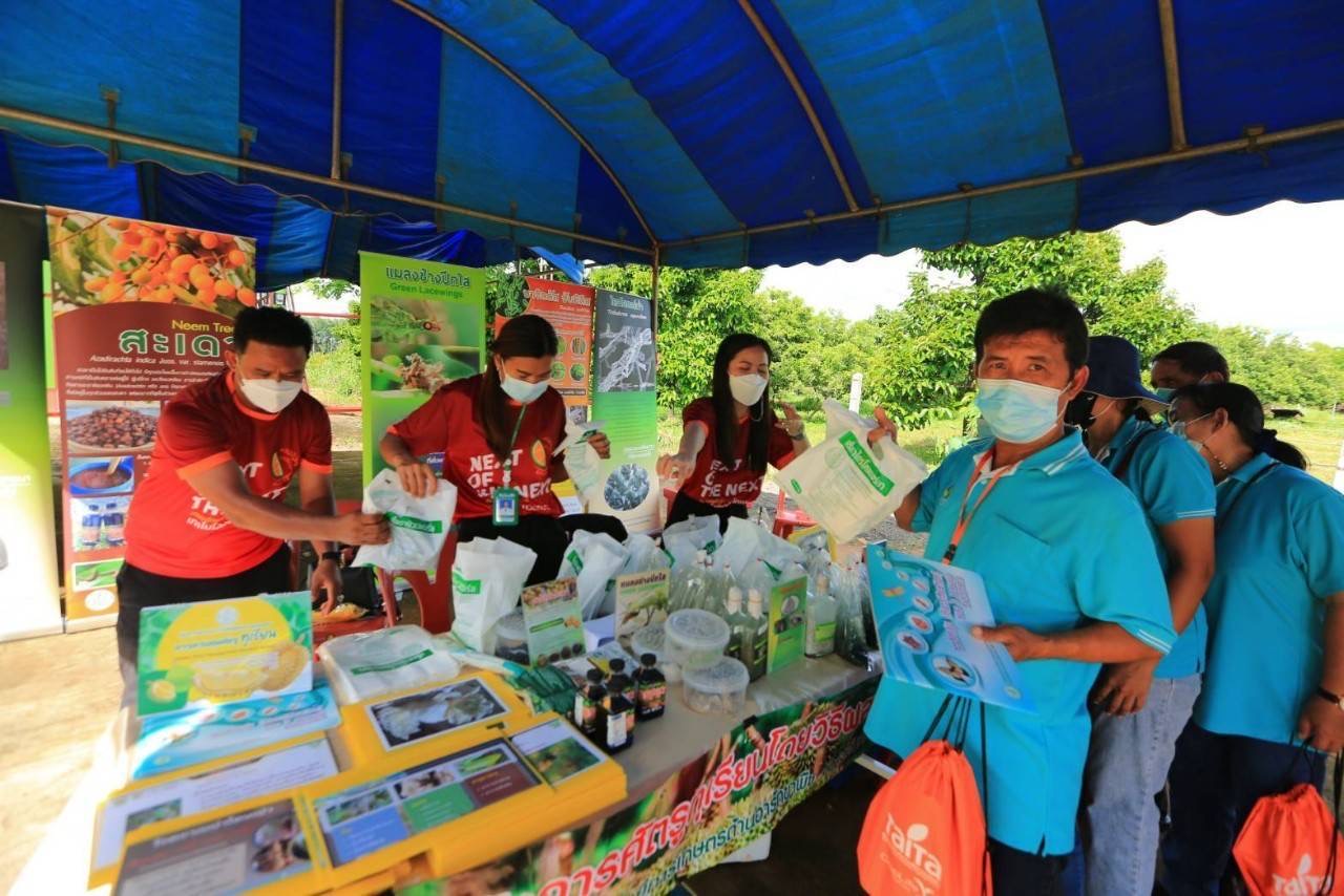 กรมส่งเสริมการเกษตรจับมือภาคีเครือข่ายจัดงานสาธิตใช้โดรนเพื่อการอารักขาพืช“Next of The Next เกษตรไทยก้าวไปด้วยเทคโนโลยีและนวัตกรรม” 4 4A8E753A 72AD 4502 8857 41B4F52321CC