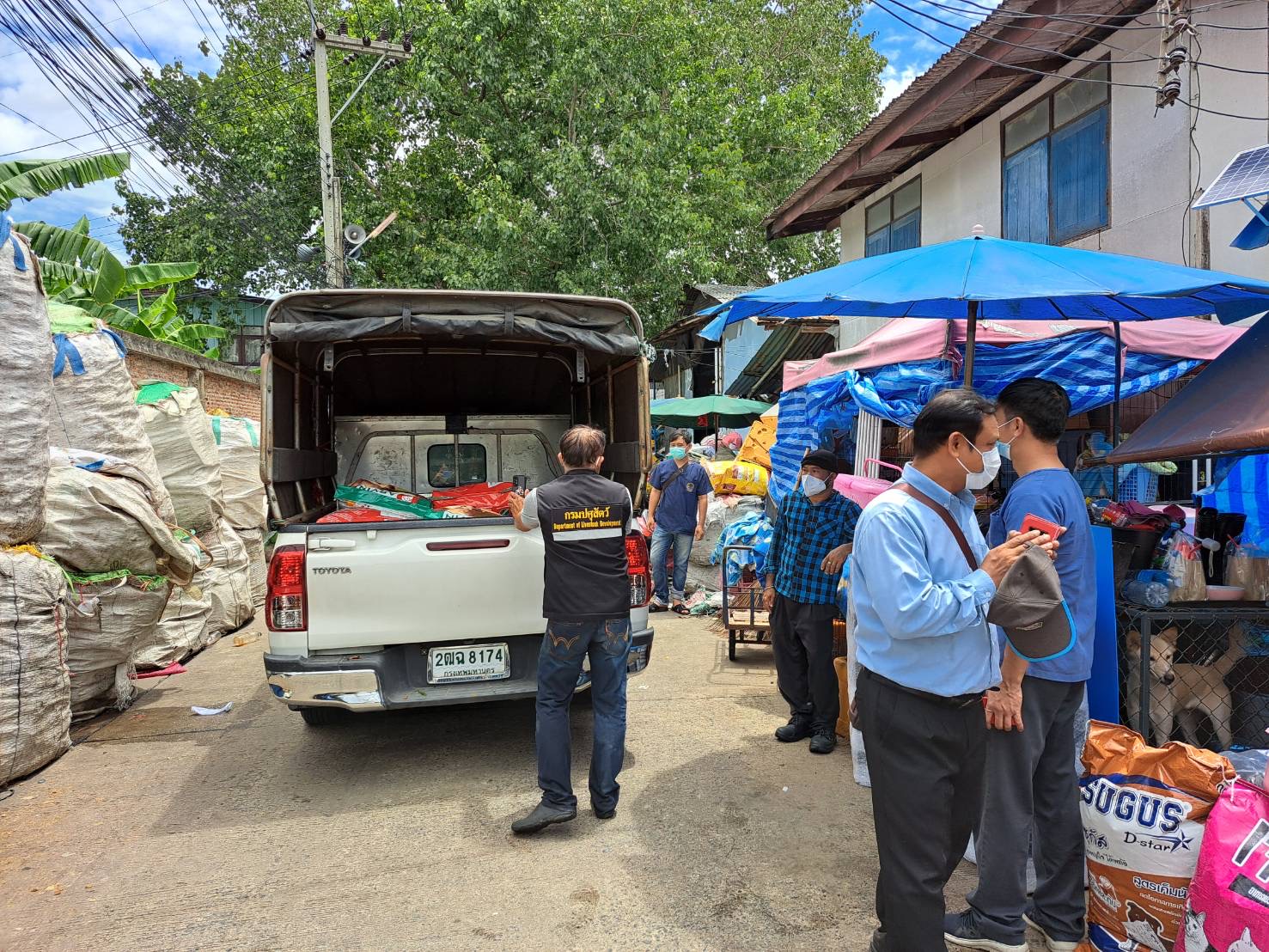 กรมปศุสัตว์ให้ความช่วยเหลือเหตุน้ำท่วมสถานสงเคราะห์สัตว์”บ้านหมาป้ามณี” จ.ปทุมธานี 4 C0C64090 A442 4A58 BC3B 99188AADFB54