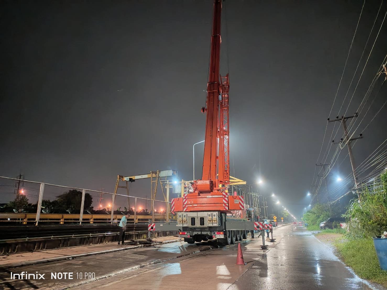 กรมชลประทานติดตั้งเครื่องสูบน้ำเพิ่มเติม เสริมการระบายน้ำที่สถานีสูบน้ำปากคลองรังสิตฯ 2 C85C1937 F013 4D99 B851 F21BBE99D0B6