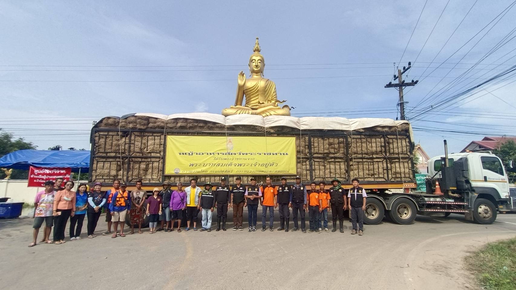 “เฉลิมชัย”สั่งกรมปศุสัตว์ระดมขนส่งเสบียงสัตว์และเวชภัณฑ์ถึงมือเกษตรกรพื้นที่น้ำท่วมต่อเนื่อง 2 6EE816C3 BCBD 4A24 A47F EE5B399896BD