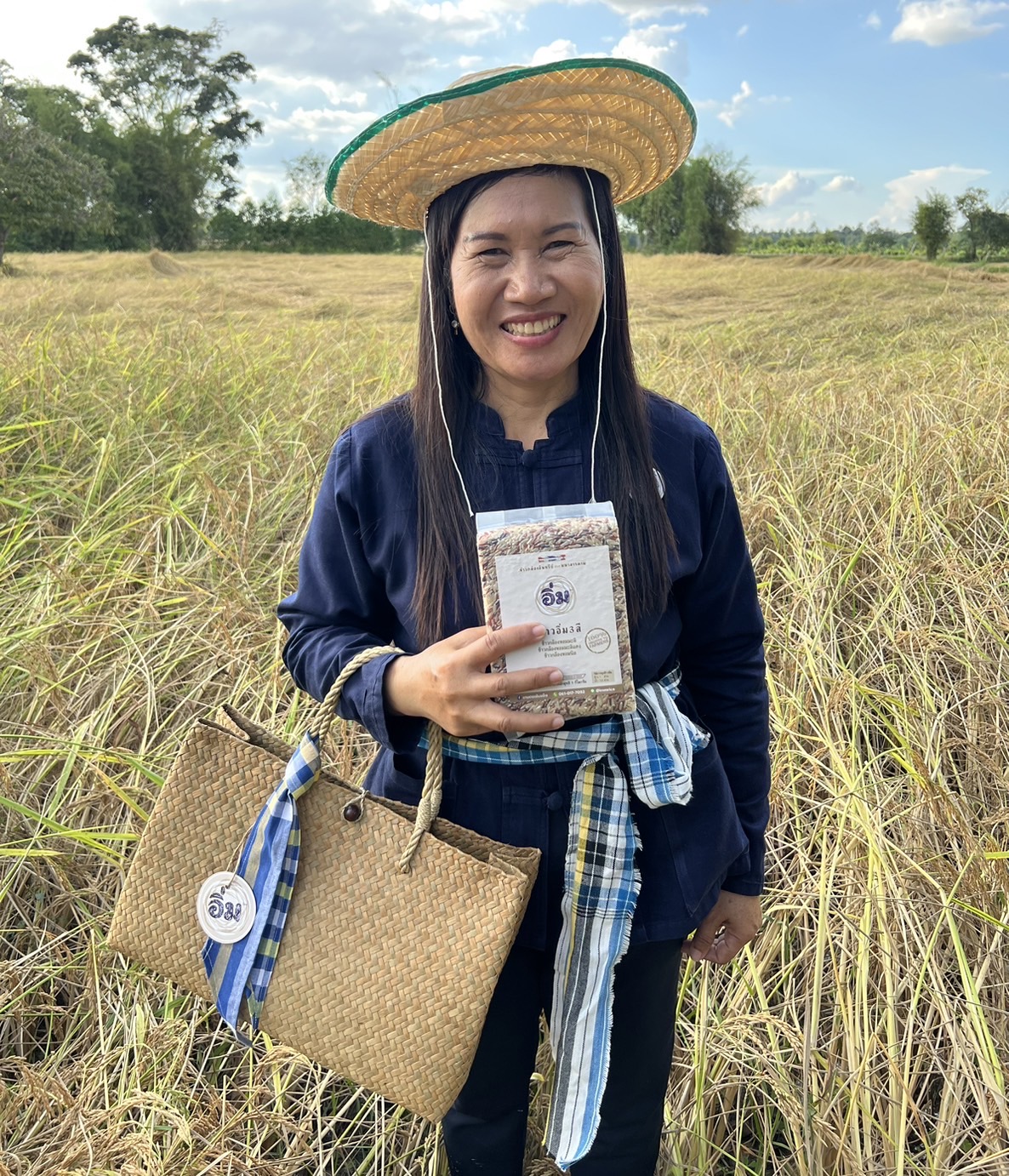 “กรณ์”ลงนาเกี่ยว“ข้าวอิ่มมหาสารคาม”ครบปี 9 ชาวนาปลื้มทำข้าวอินทรีย์ ปลดหนี้ทั้งหมู่บ้าน มุ่งมั่นทำเกษตรพรีเมียมได้รับรางวัลระดับประเทศ 5 13ACFE86 D560 4A08 84B2 B0D66E3B86E3