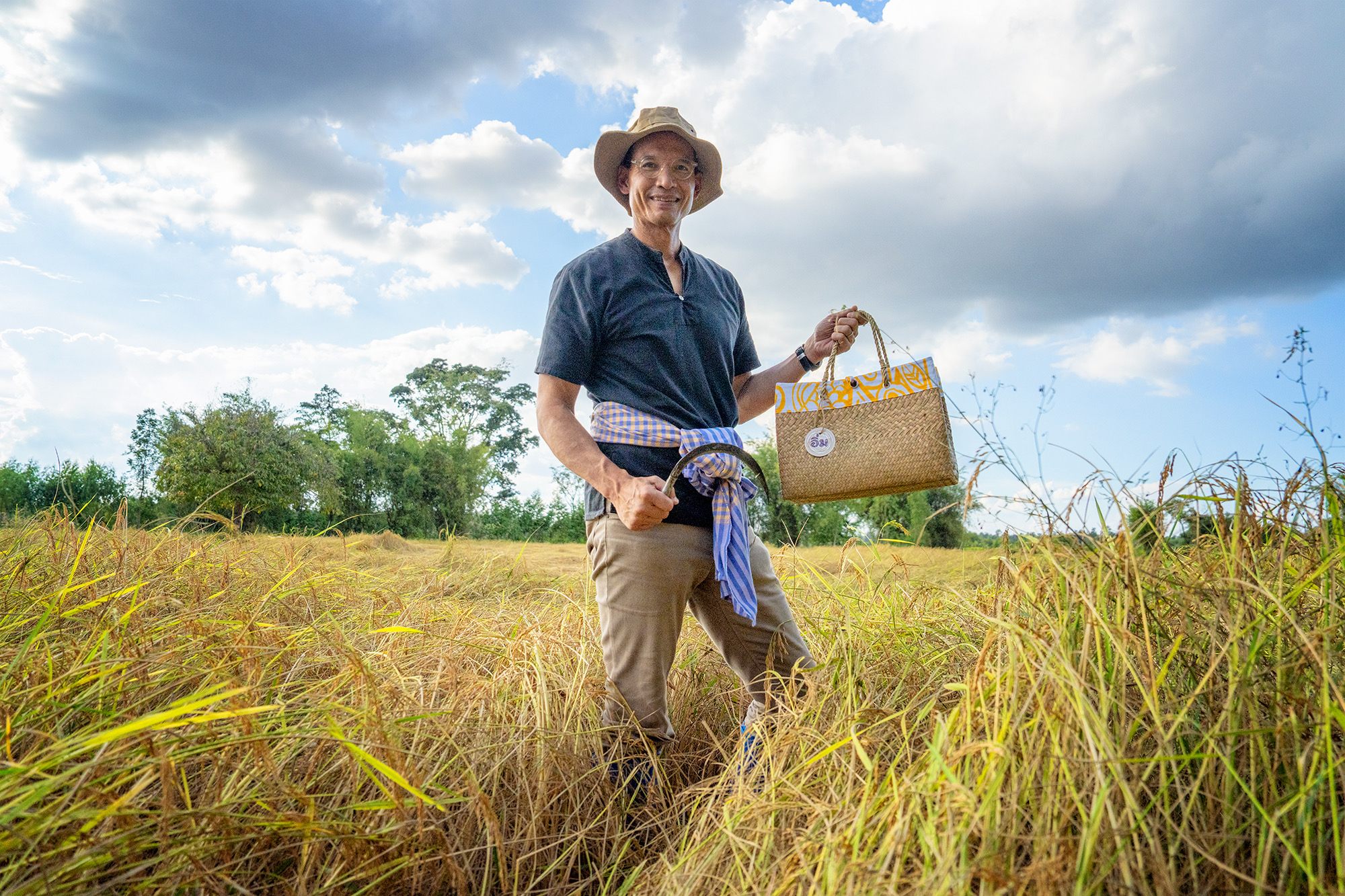 “กรณ์”ลงนาเกี่ยว“ข้าวอิ่มมหาสารคาม”ครบปี 9 ชาวนาปลื้มทำข้าวอินทรีย์ ปลดหนี้ทั้งหมู่บ้าน มุ่งมั่นทำเกษตรพรีเมียมได้รับรางวัลระดับประเทศ 6 989DCE55 0688 47EA A0C5 49028DE5BB0D