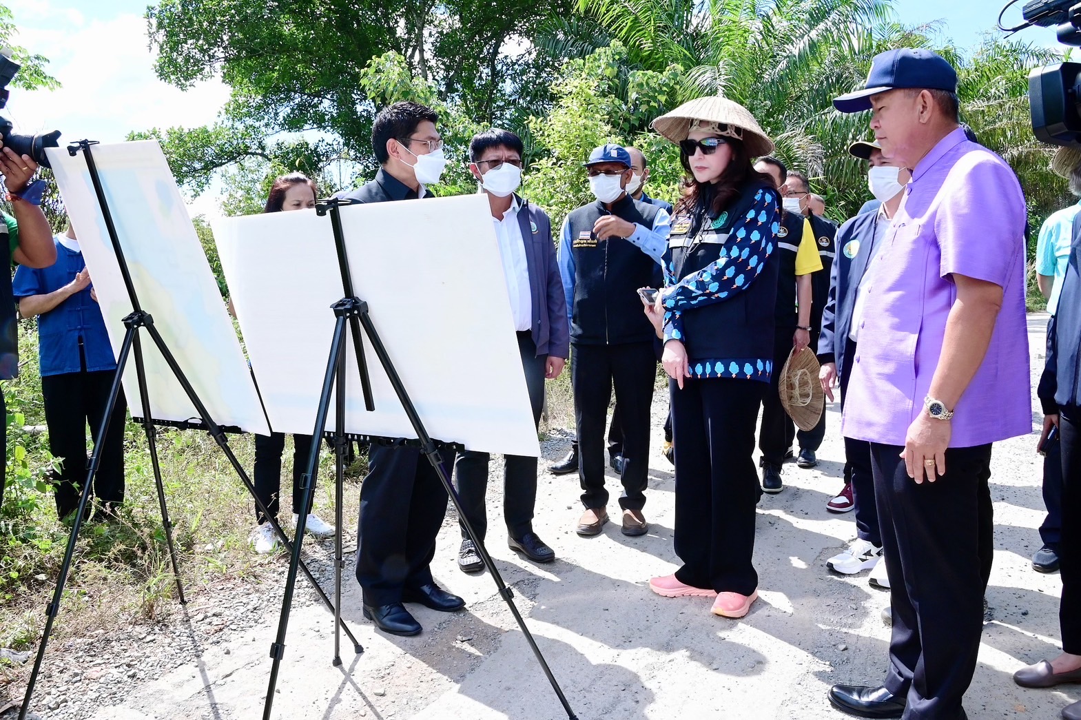 ‘รมช.มนัญญา’ ติดตามการก่อสร้างอ่างเก็บน้ำคลองแอ่ง จ.ตราด ป้องกันอุทกภัย ครอบคลุมพื้นที่กว่า 30,000 ไร่ 3 6CC74894 8981 4CBF A919 32B467FC59FD