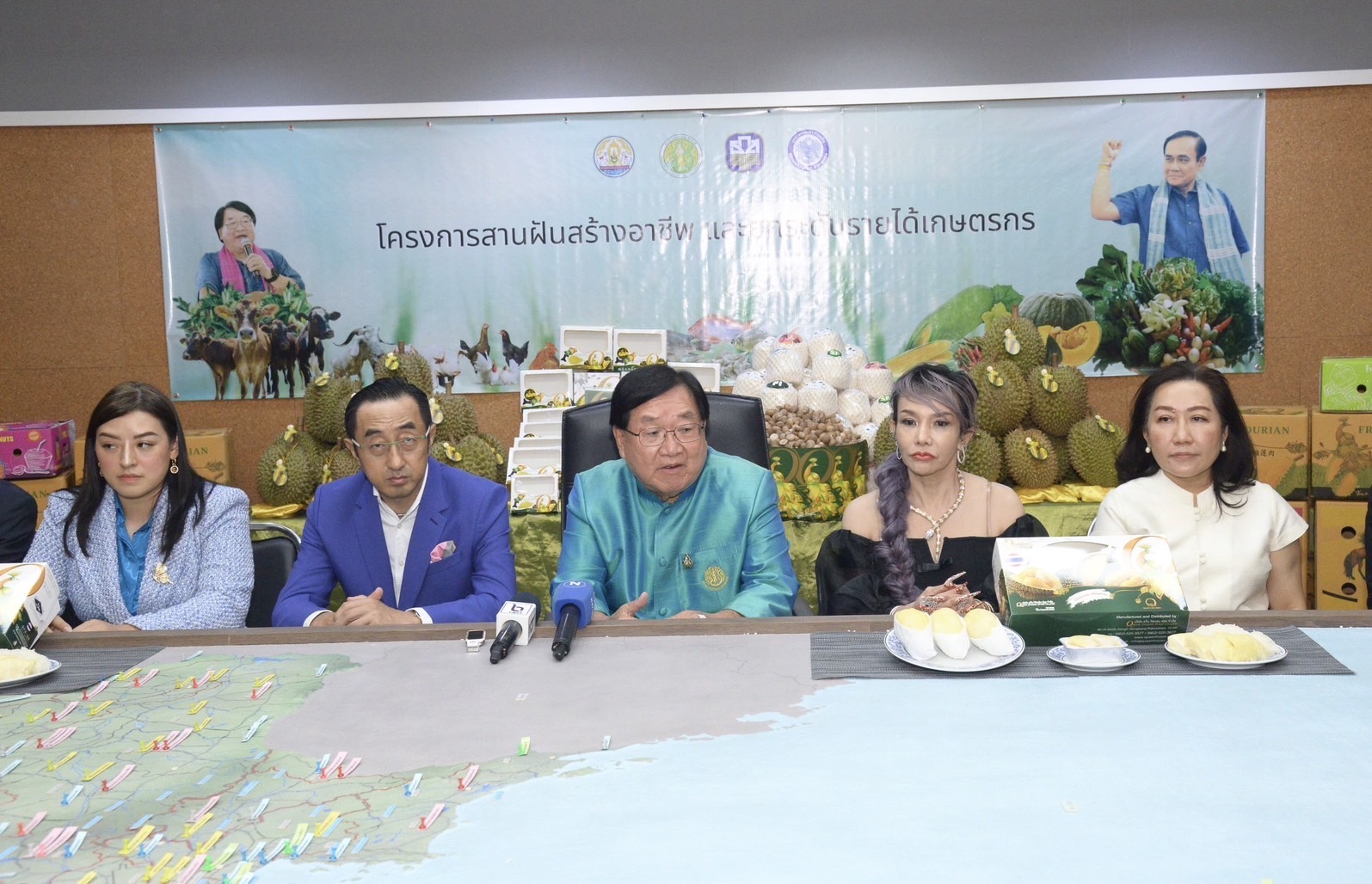 ประภัตร เป็นสักขีพยานความร่วมมือการส่งออกทุเรียนไปจีน ระหว่าง บ. ควีนโฟรเซ่นฟรุตฯกับ Tsinghua Uniresource Company เพื่อเพิ่มช่องทางการส่งออกผลไม้ 2 327938941 728760381956116 9206604380021637277 n