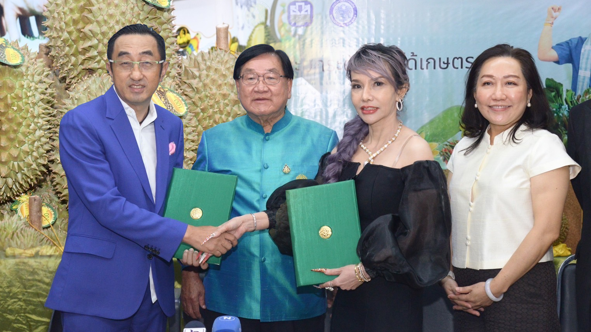 ประภัตร เป็นสักขีพยานความร่วมมือการส่งออกทุเรียนไปจีน ระหว่าง บ. ควีนโฟรเซ่นฟรุตฯกับ Tsinghua Uniresource Company เพื่อเพิ่มช่องทางการส่งออกผลไม้ 1 ทุเรียน