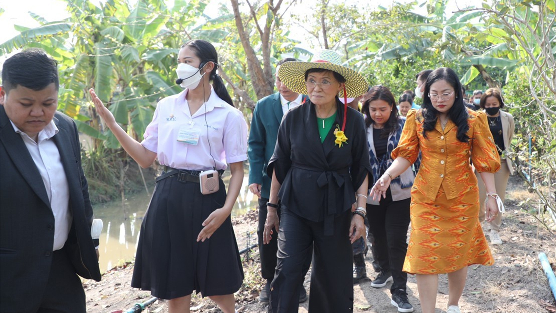 โครง