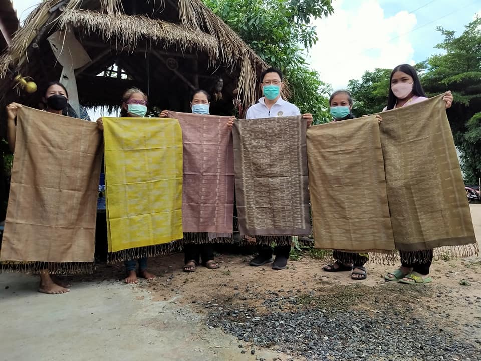 วช.ชูนวัตกรรมผ้าไหมถิ่นอีสานเพิ่มมูลค่าผ้ามัดหมี่ทอมือ ส่งเสริมผลิตภัณฑ์ชุมชน 4 334543166 1865838180416044 1407894515453254427 n