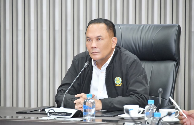 ประพิศ