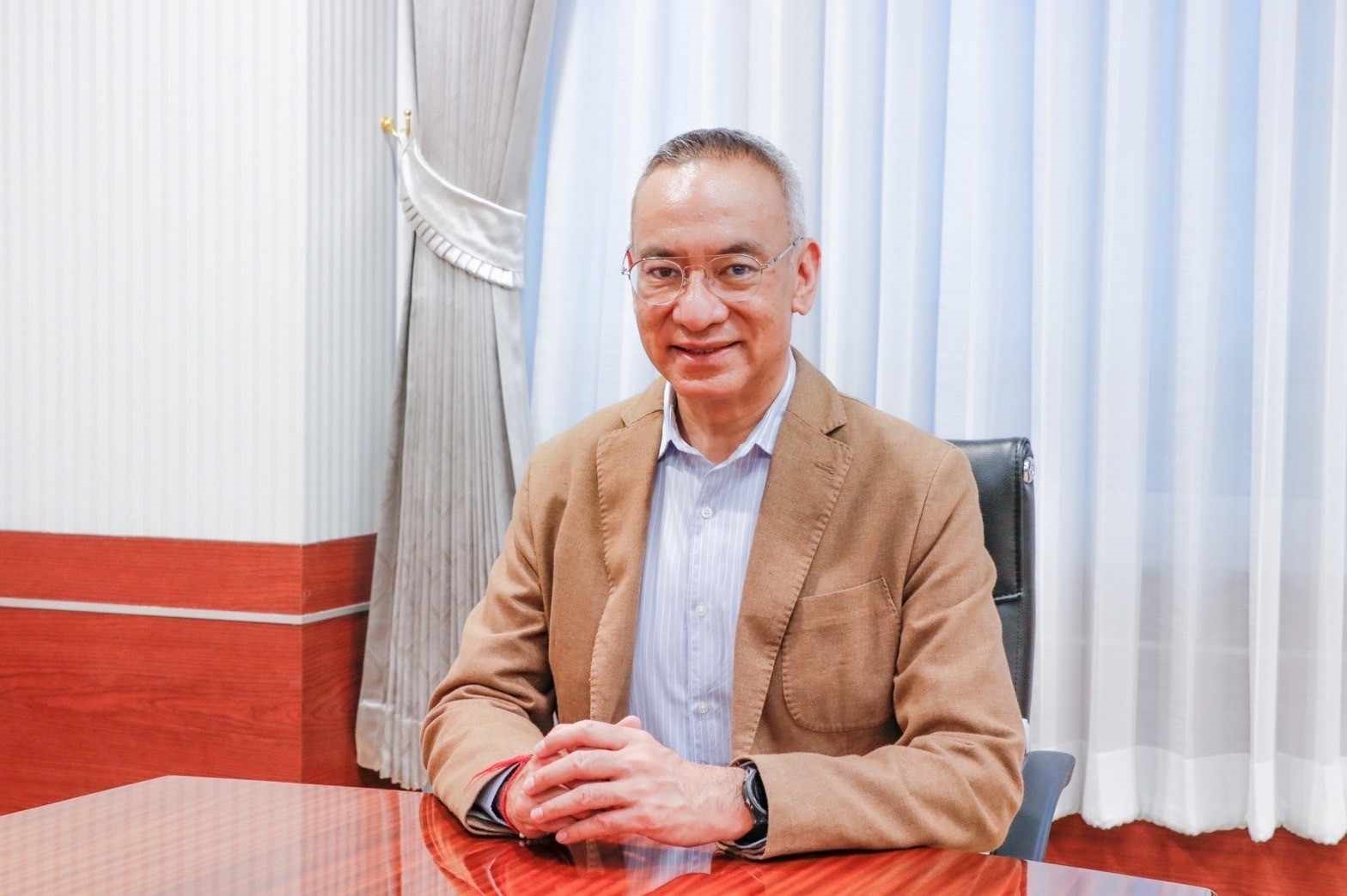 อธิบดี 4