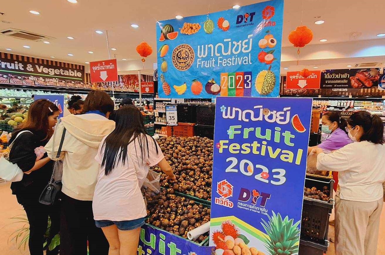 พาณิชย์ จับมือห้างท้องถิ่น ไล่ซื้อมังคุดใต้ ขาย 120 สาขาทั่วประเทศ 3 64e701357dca8