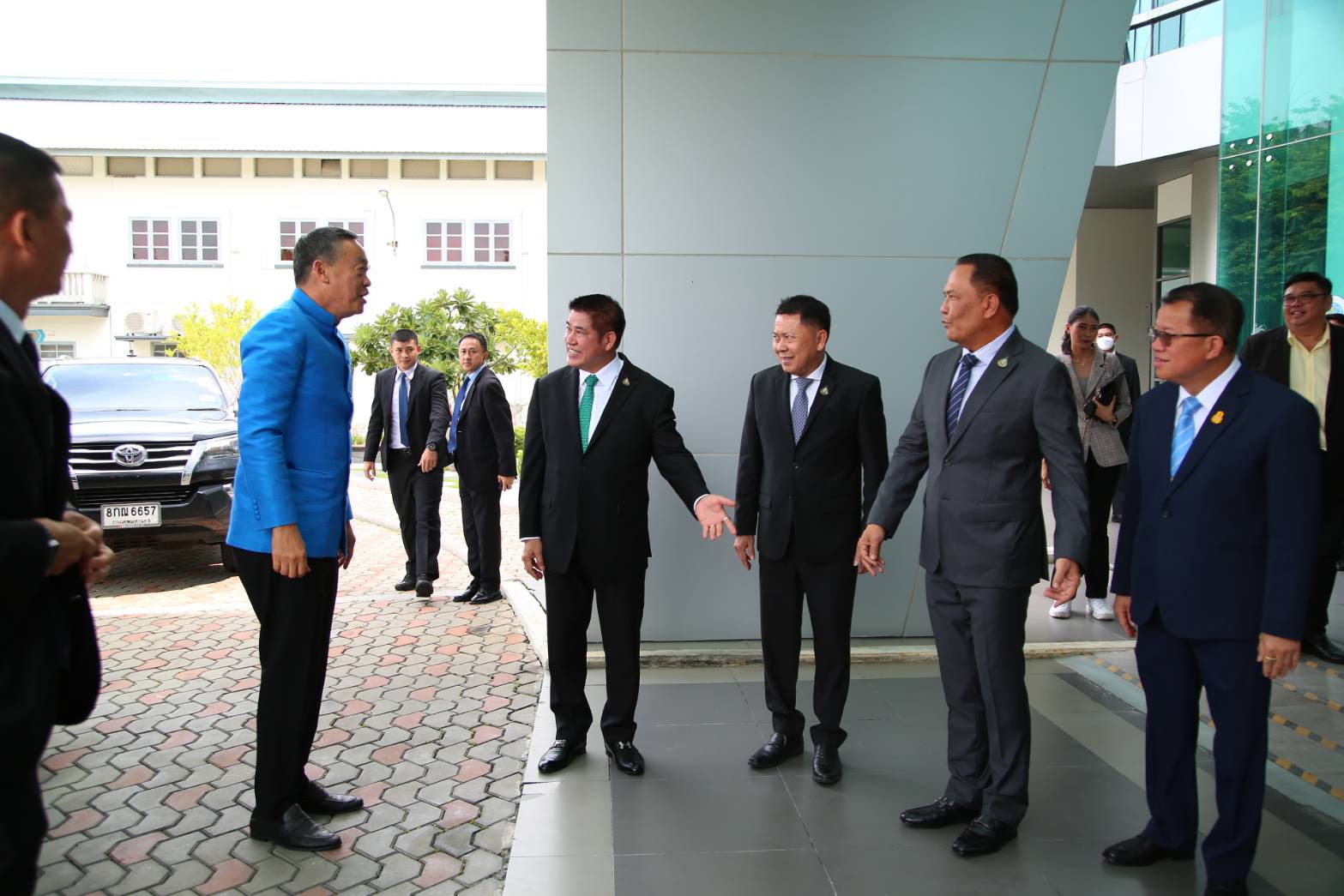 รมว.ธรรมนัส นำทีมรับนายกรัฐมนตรี ติดตามสถานการณ์น้ำ สั่งเฝ้าระวังทุกจุด 2 264076