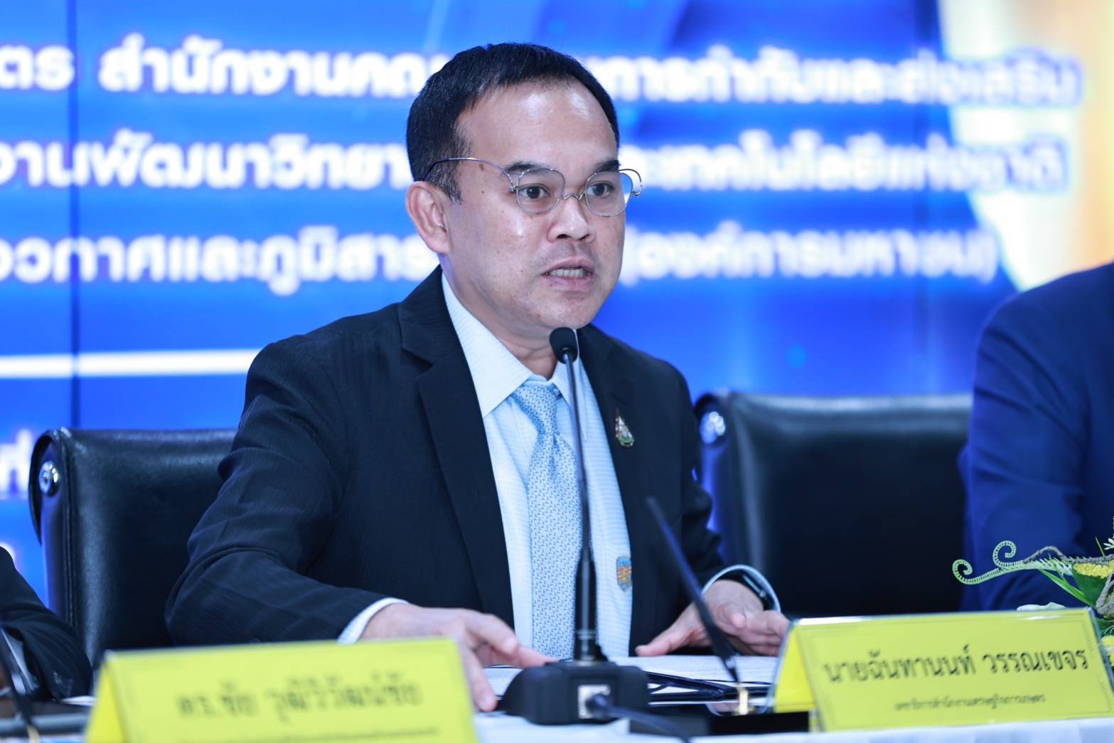 สศก.รับนโยบาย รัฐมนตรีธรรมนัส ยกระดับประกันภัยภาคเกษตรจับมือ 3 พันธมิตร ดึงเซ็นเซอร์ ‘ความเร็วลม’ เตรียมนำร่องประกันภัยทุเรียน เป็นครั้งแรกในประเทศไทย 4 749493