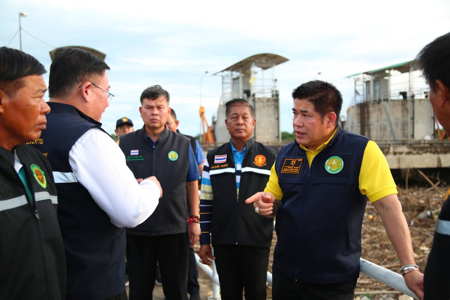 ประมวลภาพ รมว.ธรรมนัส ลงพื้นที่ติดตามสถานการณ์น้ำ จ.สุโขทัย ประชาชนได้รับความเดือดร้อน 1,365 ครัวเรือน 2,814 คน พื้นที่ทางเกษตร 62,483.50 ไร่ 7 540508