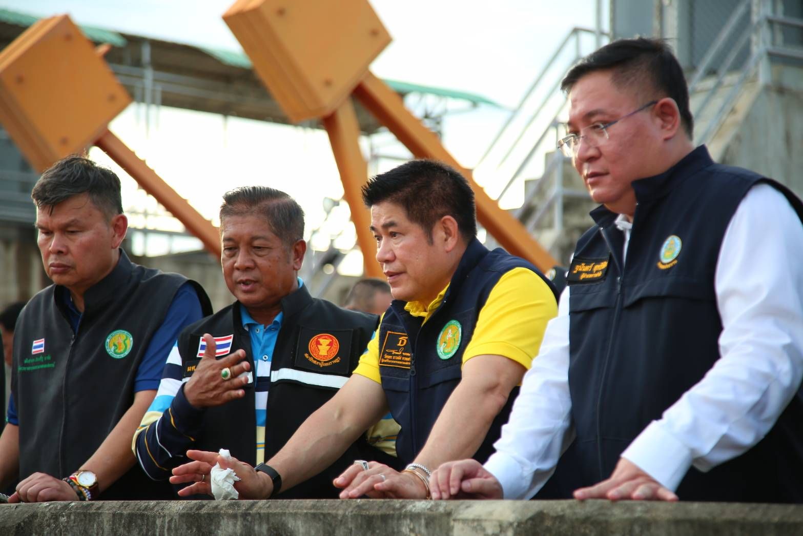 ประมวลภาพ รมว.ธรรมนัส ลงพื้นที่ติดตามสถานการณ์น้ำ จ.สุโขทัย ประชาชนได้รับความเดือดร้อน 1,365 ครัวเรือน 2,814 คน พื้นที่ทางเกษตร 62,483.50 ไร่ 8 540511