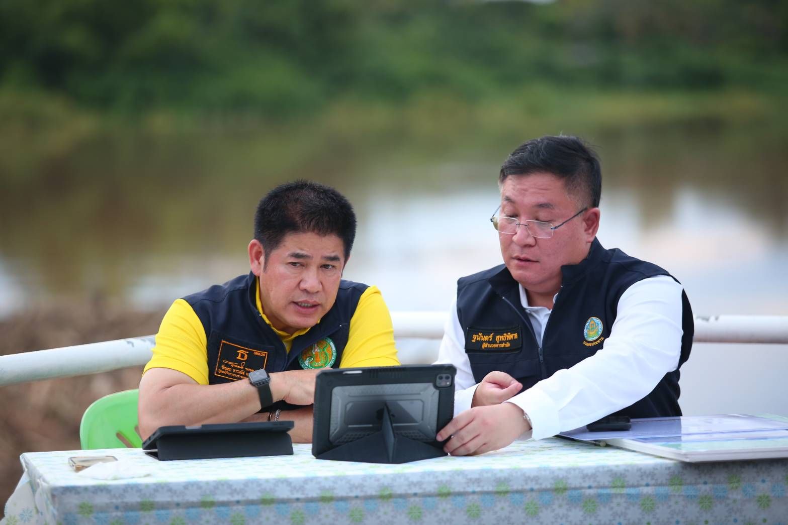 ประมวลภาพ รมว.ธรรมนัส ลงพื้นที่ติดตามสถานการณ์น้ำ จ.สุโขทัย ประชาชนได้รับความเดือดร้อน 1,365 ครัวเรือน 2,814 คน พื้นที่ทางเกษตร 62,483.50 ไร่ 3 540549