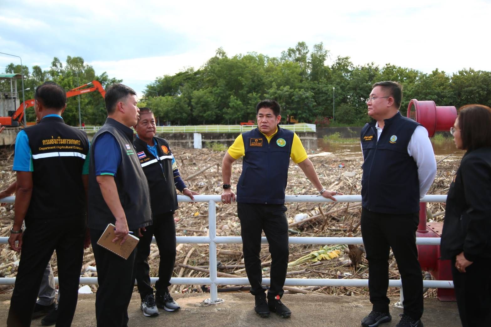 ประมวลภาพ รมว.ธรรมนัส ลงพื้นที่ติดตามสถานการณ์น้ำ จ.สุโขทัย ประชาชนได้รับความเดือดร้อน 1,365 ครัวเรือน 2,814 คน พื้นที่ทางเกษตร 62,483.50 ไร่ 4 540551