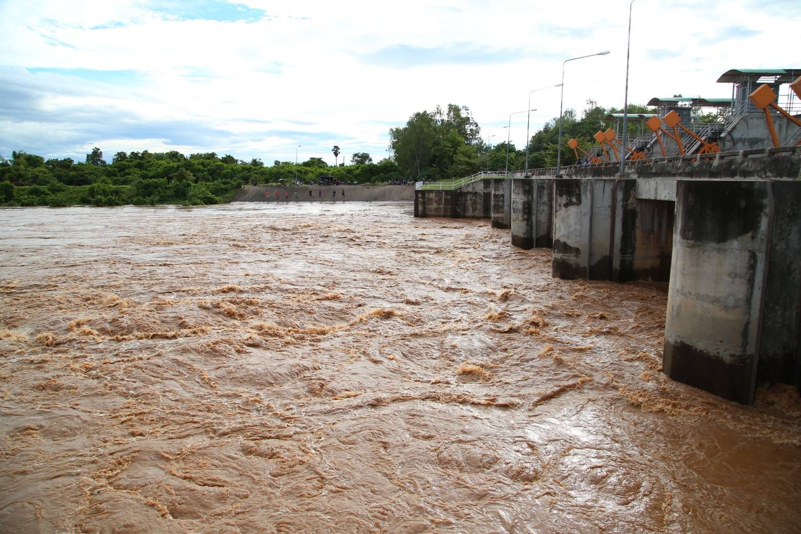 ประมวลภาพ รมว.ธรรมนัส ลงพื้นที่ติดตามสถานการณ์น้ำ จ.สุโขทัย ประชาชนได้รับความเดือดร้อน 1,365 ครัวเรือน 2,814 คน พื้นที่ทางเกษตร 62,483.50 ไร่ 11 540553