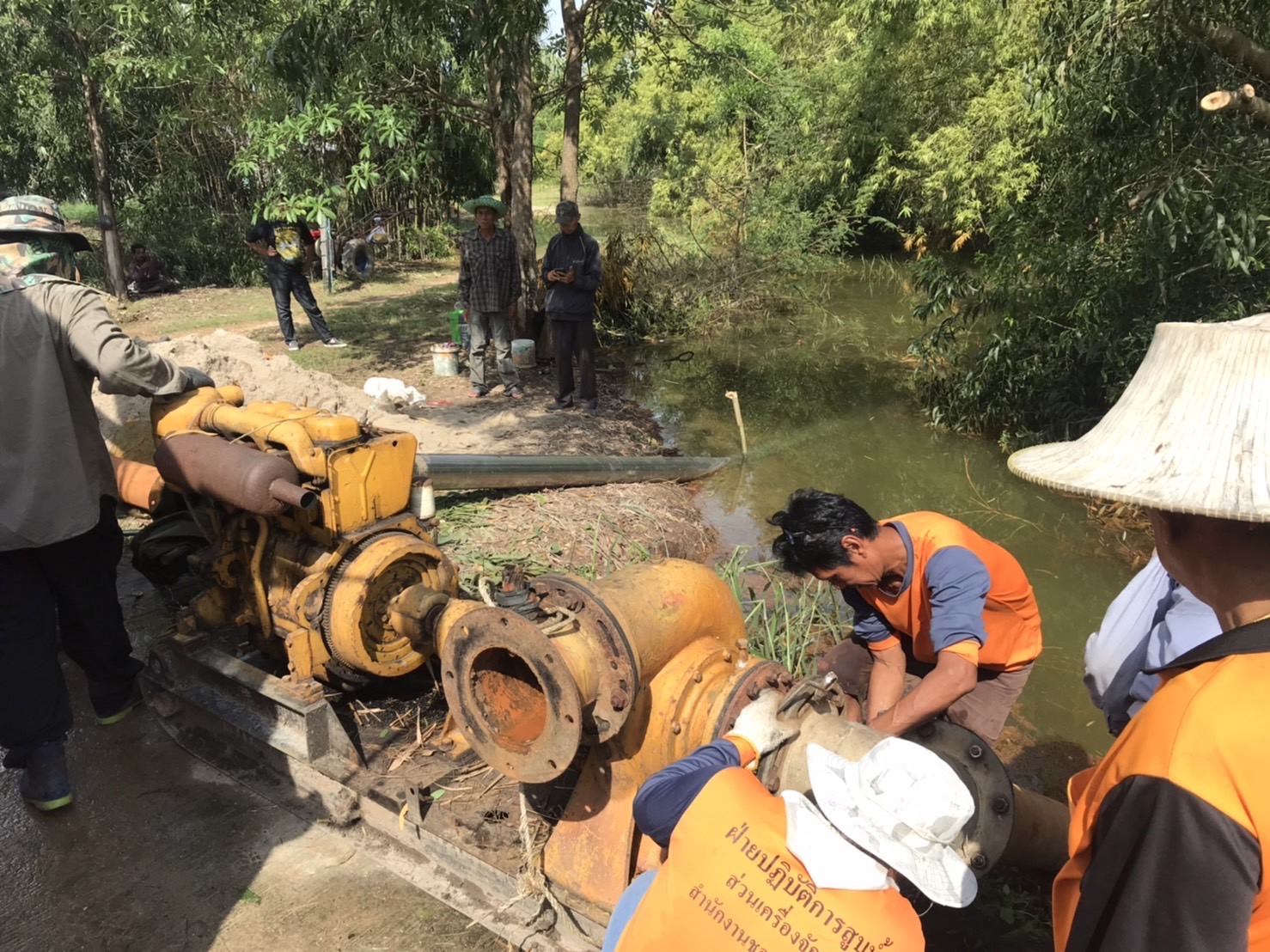 กรมชลประทาน ยันไม่คิดหยุดระดมสรรพกำลังช่วยประชาชน จนกว่าสถานการณ์น้ำท่วมจะปกติ 5 S 22683748