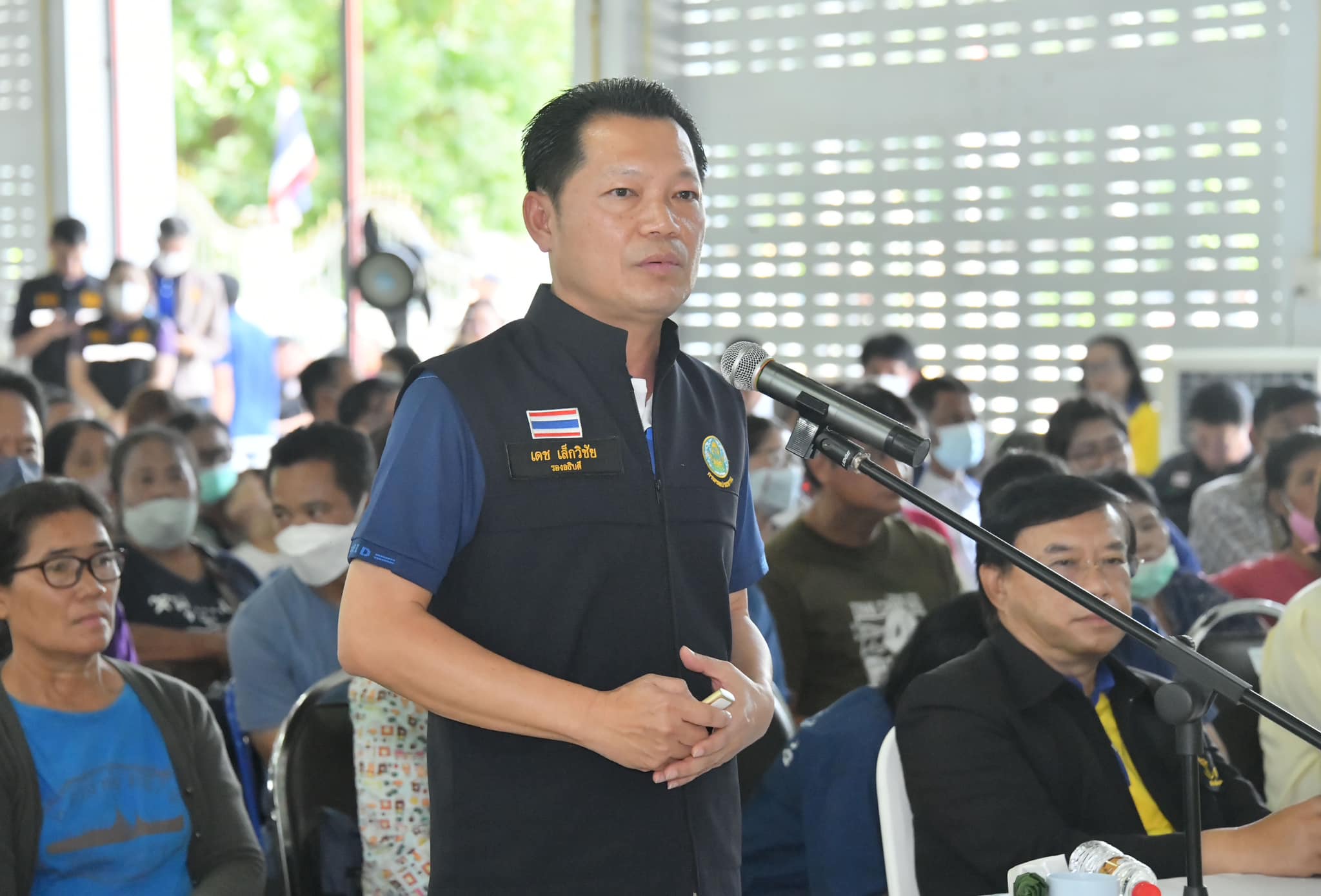 รอง