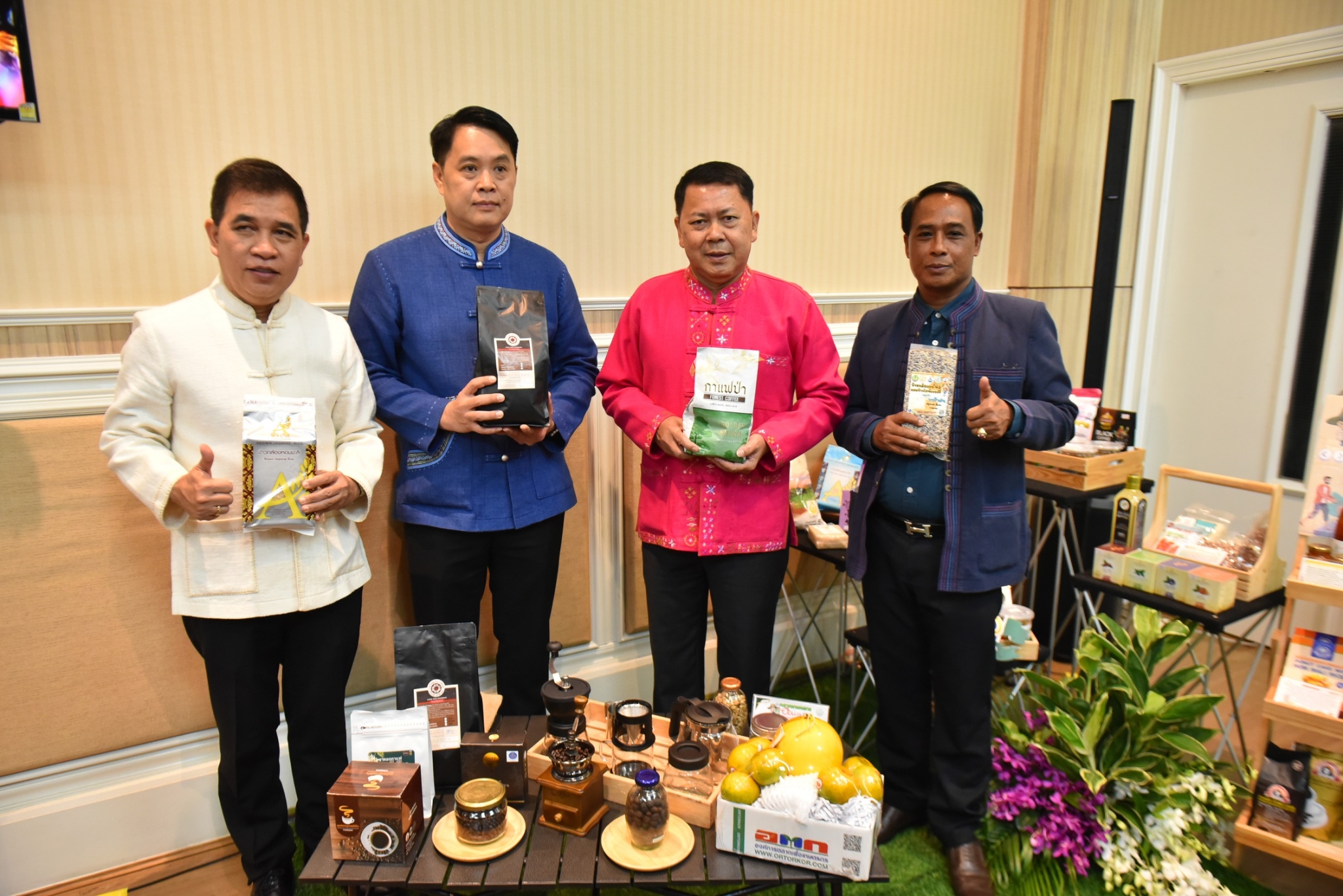 กระทรวงเกษตรฯชวนเคานต์ดาวน์ปีใหม่ใน “มหกรรมการเกษตรและท่องเที่ยวถนนสายดอกไม้งามริมกว๊านพะเยา ณ ริมกว๊านพะเยา” จังหวัดพะเยา ระหว่างวันที่ 25 ธันวาคม 2566 - 3 มกราคม 2567 4 2 1