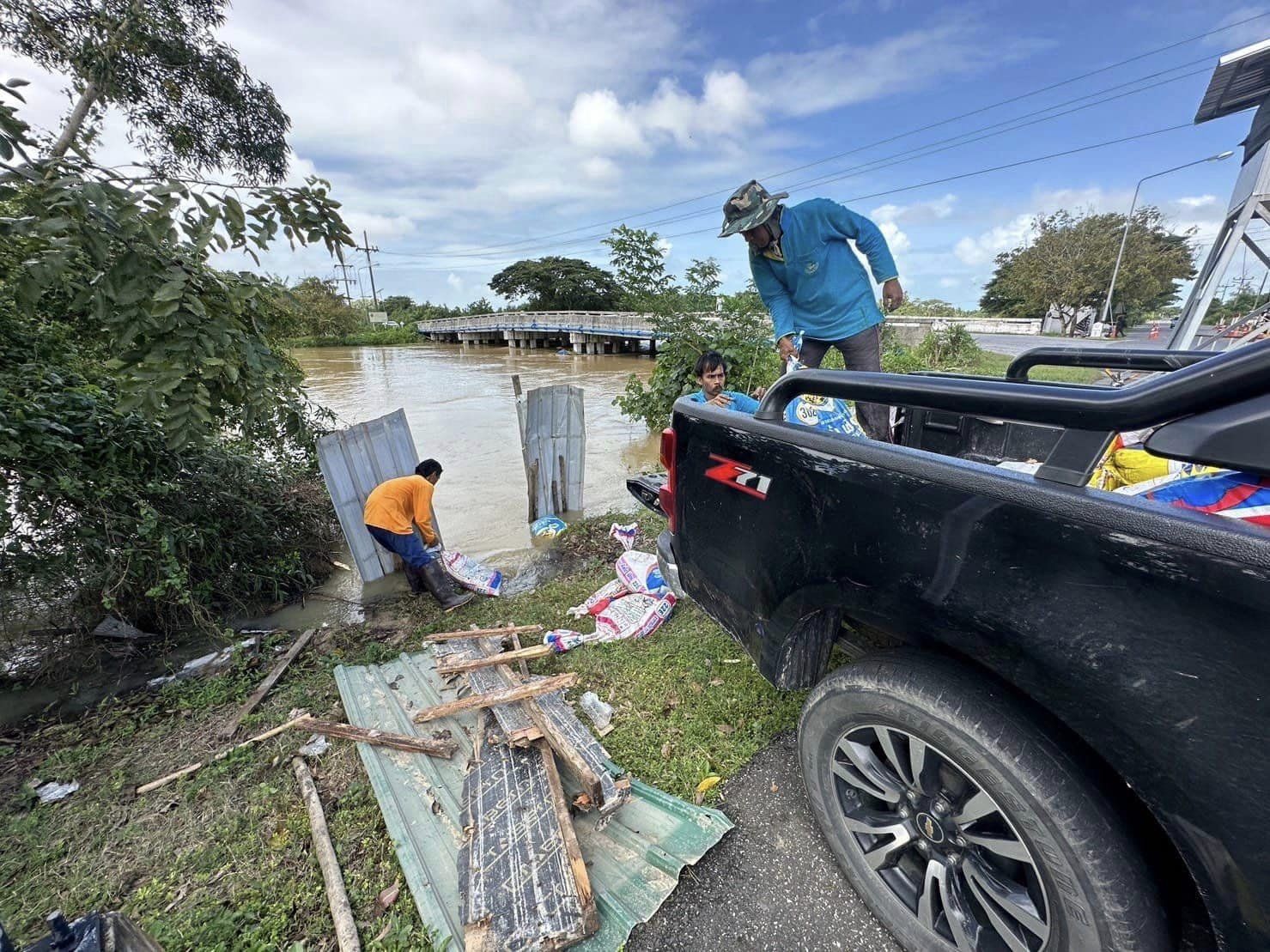 ชป.เดินหน้าบรรเทาอุทกภัย จ.ปัตตานี 4 415319232 764398969068043 8085350502642643764 n