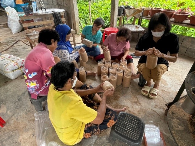 กรมส่งเสริมการเกษตร เผยผลสำเร็จโครงการส่งเสริมเคหกิจเกษตรในครัวเรือนเกษตรสูงวัย ปีงบประมาณ 2566 5 5 5