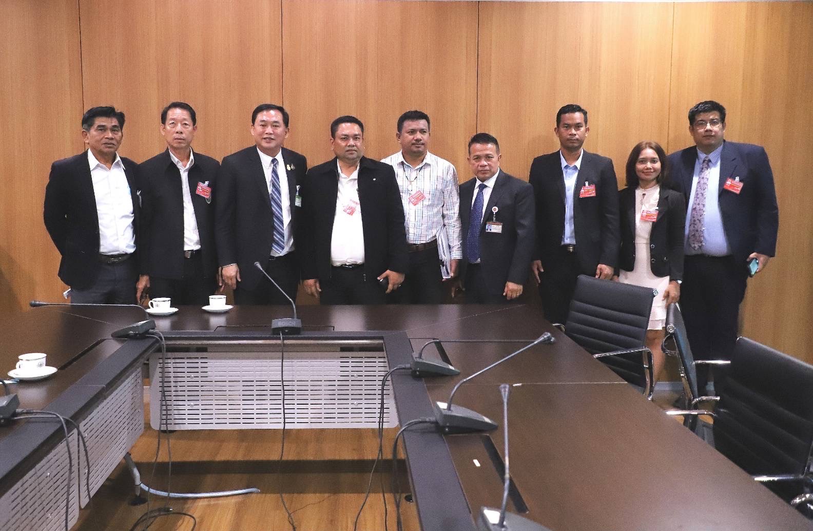 ‘รมช.อนุชา’ ขันน็อต อสป. แก้ปัญหาเก็บค่าเช่าที่ หลังชาวบ้านชุมชนสะพานปลา จ.ชุมพร ยื่นหนังสือร้องทุกข์ 2 IMG 8793