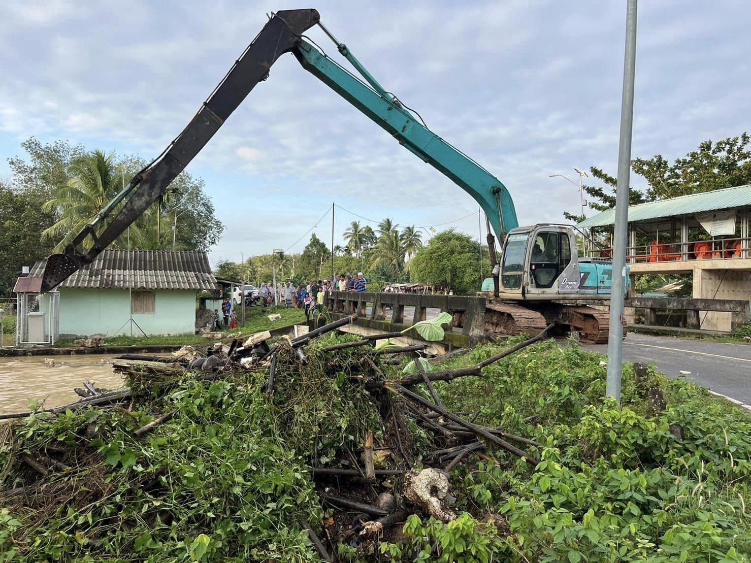 ชป.เดินหน้าบรรเทาอุทกภัย จ.ปัตตานี 6 กรมกรม