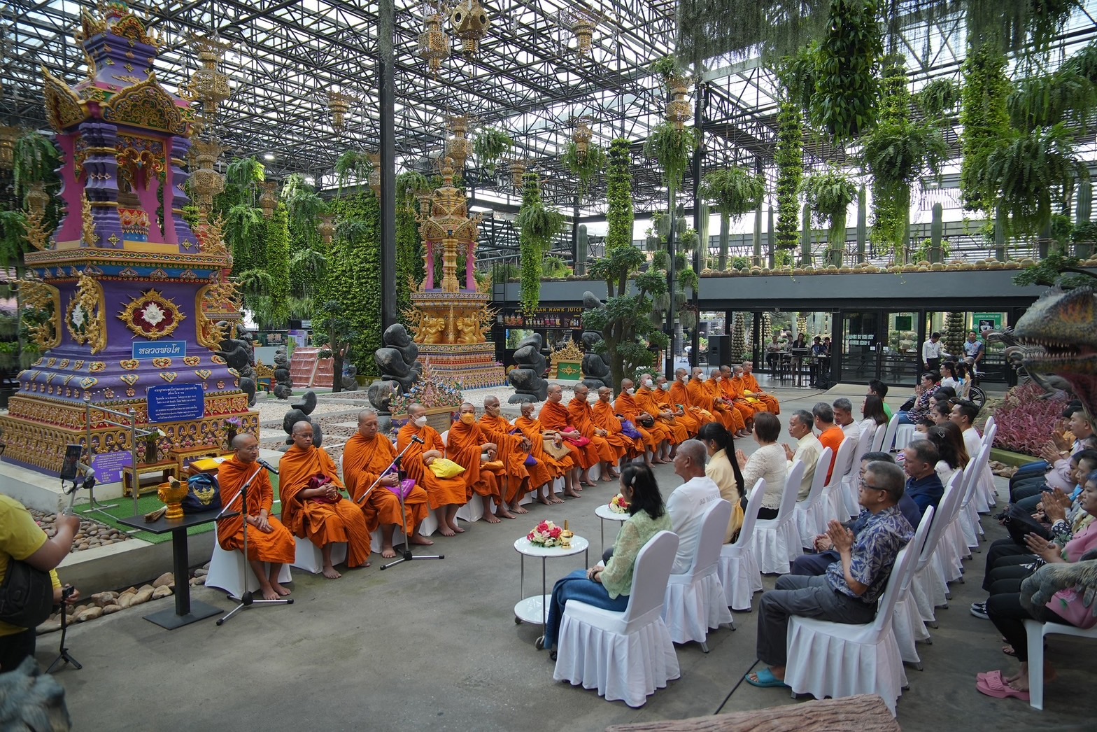 สวนนงนุชพัทยา ต้อนรับวันปีใหม่ 2567 จัดพิธีทำบุญตักบาตรพระ 9 วัด 19 รูป และนำน้องช้าง 9 เชือกร่วมพิธี 9 S 5448118