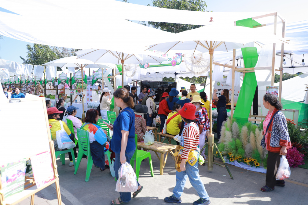 กรมส่งเสริมการเกษตร เปิดเวทีชวนเกษตรกรรุ่นใหม่ภาคเหนือ รับมือ climate Change และแนะวิธีการผลิตระบบอาหารยั่งยืน ในงานมหกรรมการเกษตรและท่องเที่ยวถนนสายดอกไม้งาม ริมกว๊านพะเยา 7 1019355