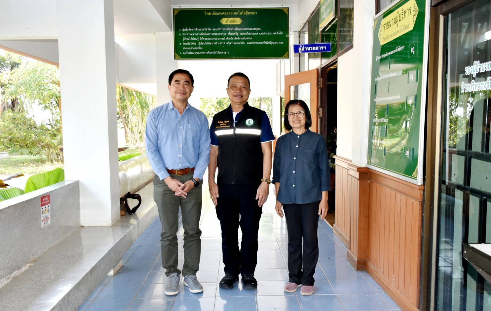 เลขาฯ มกอช. ตรวจเยี่ยมวิทยาลัยเกษตรและเทคโนโลยีพะเยา ต้นแบบสร้างเครือข่ายอาหารปลอดภัยจากเกษตรกรรุ่นใหม่สู่ชุมชน พร้อมหารือ “ผู้อำนวยการวิทยาลัยฯ” ส่งเสริมเกษตรปลอดภัยระดับอาชีวศึกษา 2 1723190