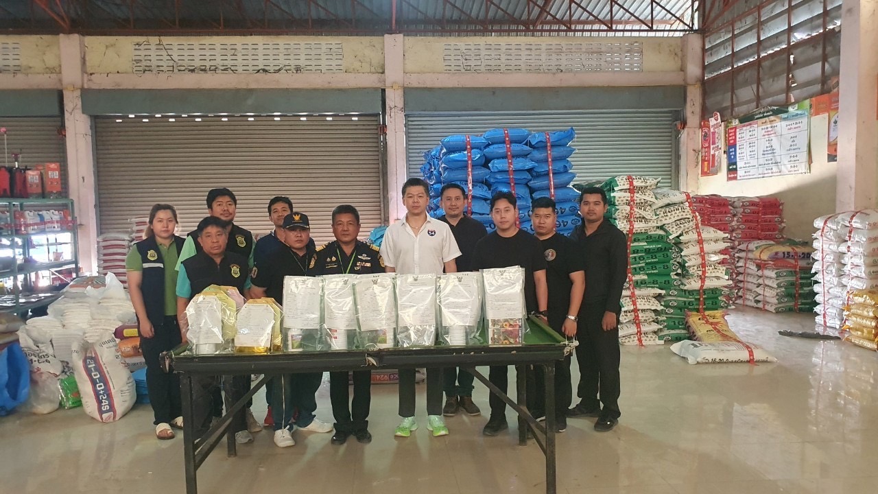 อธิบดีกรมวิชาการเกษตร สั่งการ สวพ. 2 ขยายผลจับกุม วัตถุอันตรายที่ไม่ได้ขึ้นทะเบียน และปุ๋ยเคมีที่ไม่ได้ขึ้นทะเบียน มูลค่า 1.5 ล้านบาท ตามนโยบาย รมว.เกษตร สงครามสินค้าเกษตรผิดกฎหมาย 8 S 11132961