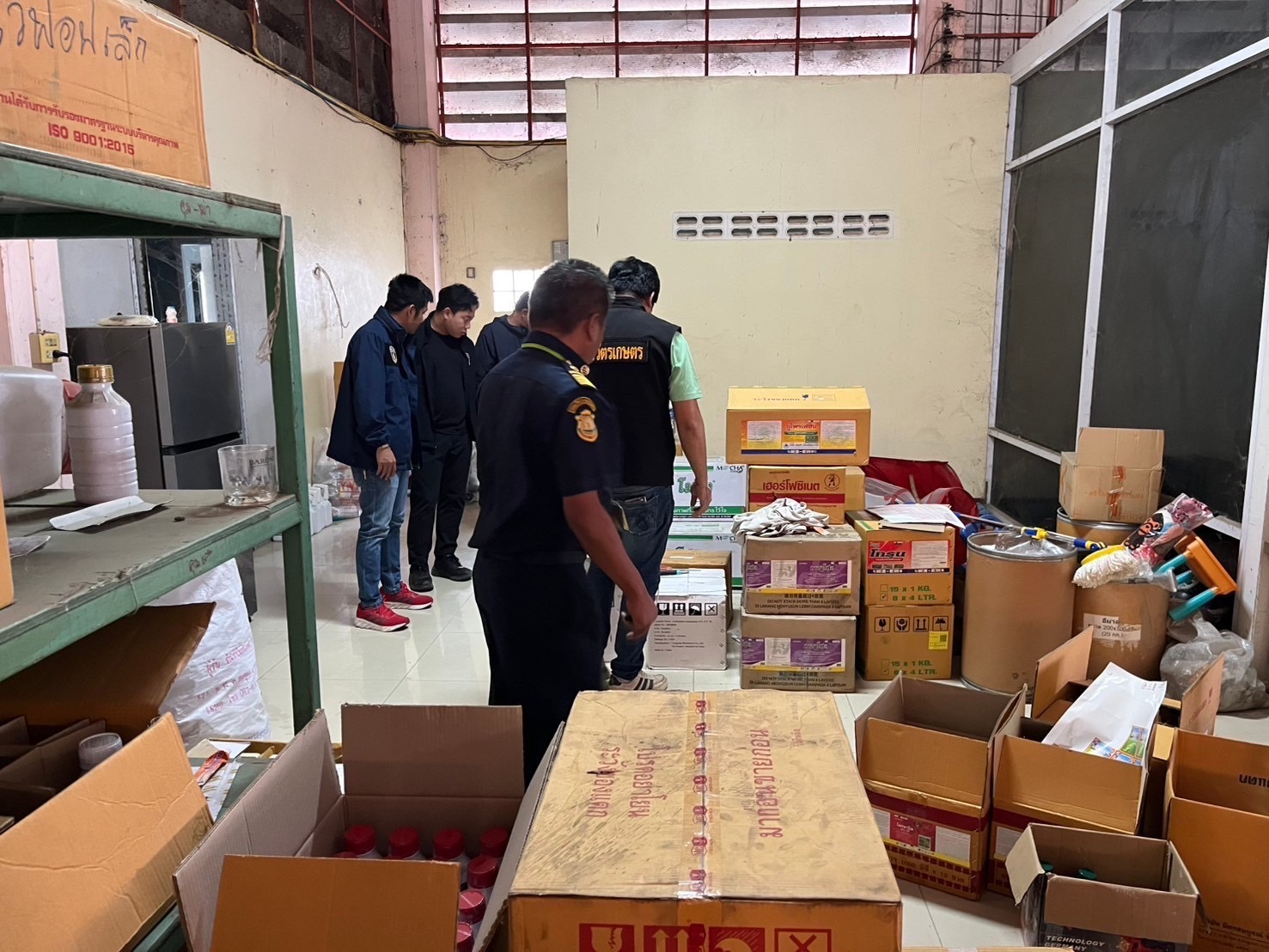อธิบดีกรมวิชาการเกษตร สั่งการ สวพ. 2 ขยายผลจับกุม วัตถุอันตรายที่ไม่ได้ขึ้นทะเบียน และปุ๋ยเคมีที่ไม่ได้ขึ้นทะเบียน มูลค่า 1.5 ล้านบาท ตามนโยบาย รมว.เกษตร สงครามสินค้าเกษตรผิดกฎหมาย 5 S 11132969