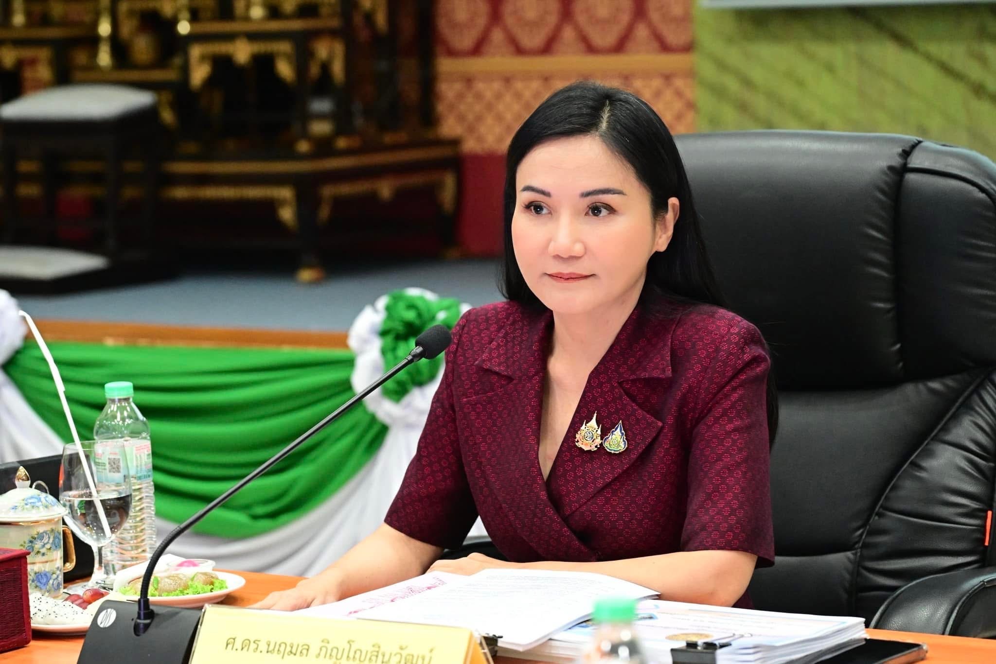 รัฐมนตรีว่าการกระทรวงเกษตรและสหกรณ์แสดงความเสียใจจากเหตุความรุนแรงที่เกิดขึ้น ณ สำนักงานการปฏิรูปที่ดินเพื่อเกษตรกรรมจังหวัดน่าน พร้อมเร่งเยียวยาครอบครัวผู้เสียชีวิตให้เร็วที่สุด 2 S 11141203