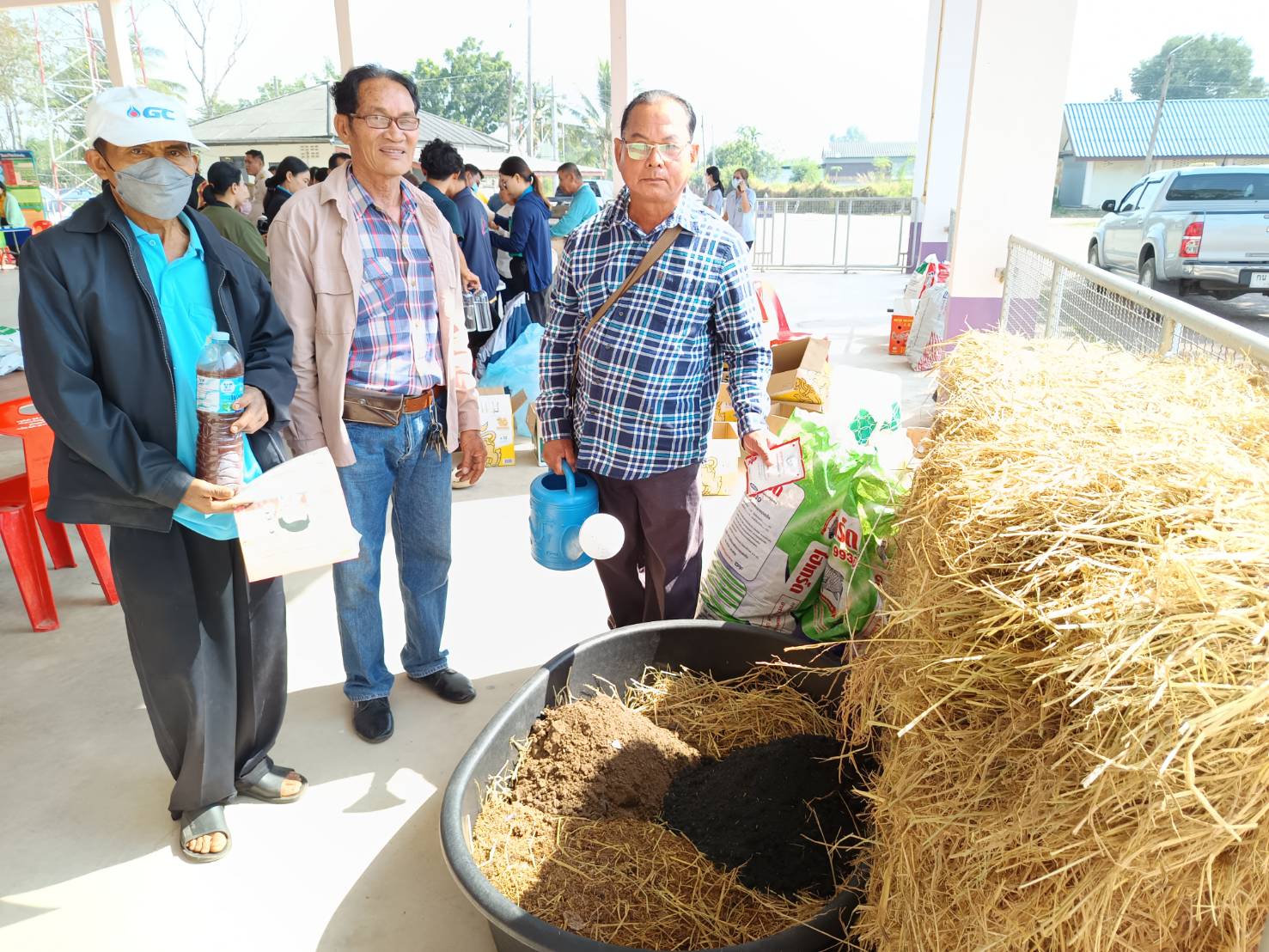 กรมส่งเสริมการเกษตร เดินหน้าโครงการส่งเสริมการเกษตรที่เป็นมิตรกับสิ่งแวดล้อม พร้อมคำนวณการปล่อยก๊าซเรือนกระจกจากการทำการเกษตร เพื่อการผลิตสินค้าเกษตรคาร์บอนต่ำ ช่วยเกษตรกรพร้อมปรับตัวและลดการปล่อยก๊าซเรือนกระจกภาคการเกษตรอย่างเป็นระบบและยั่งยืน 3 S 70991987