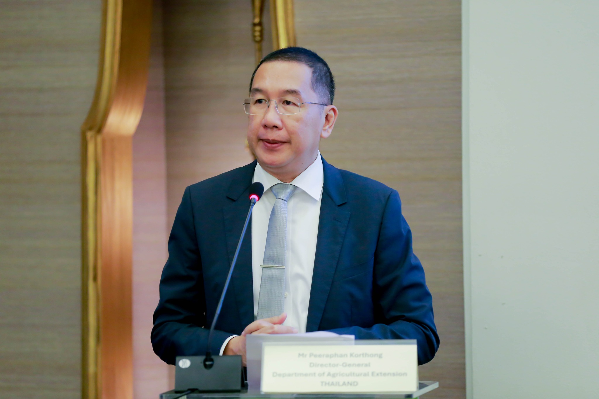 กรมส่งเสริมการเกษตร เดินหน้าโครงการส่งเสริมการเกษตรที่เป็นมิตรกับสิ่งแวดล้อม พร้อมคำนวณการปล่อยก๊าซเรือนกระจกจากการทำการเกษตร เพื่อการผลิตสินค้าเกษตรคาร์บอนต่ำ ช่วยเกษตรกรพร้อมปรับตัวและลดการปล่อยก๊าซเรือนกระจกภาคการเกษตรอย่างเป็นระบบและยั่งยืน 2 S 70991990