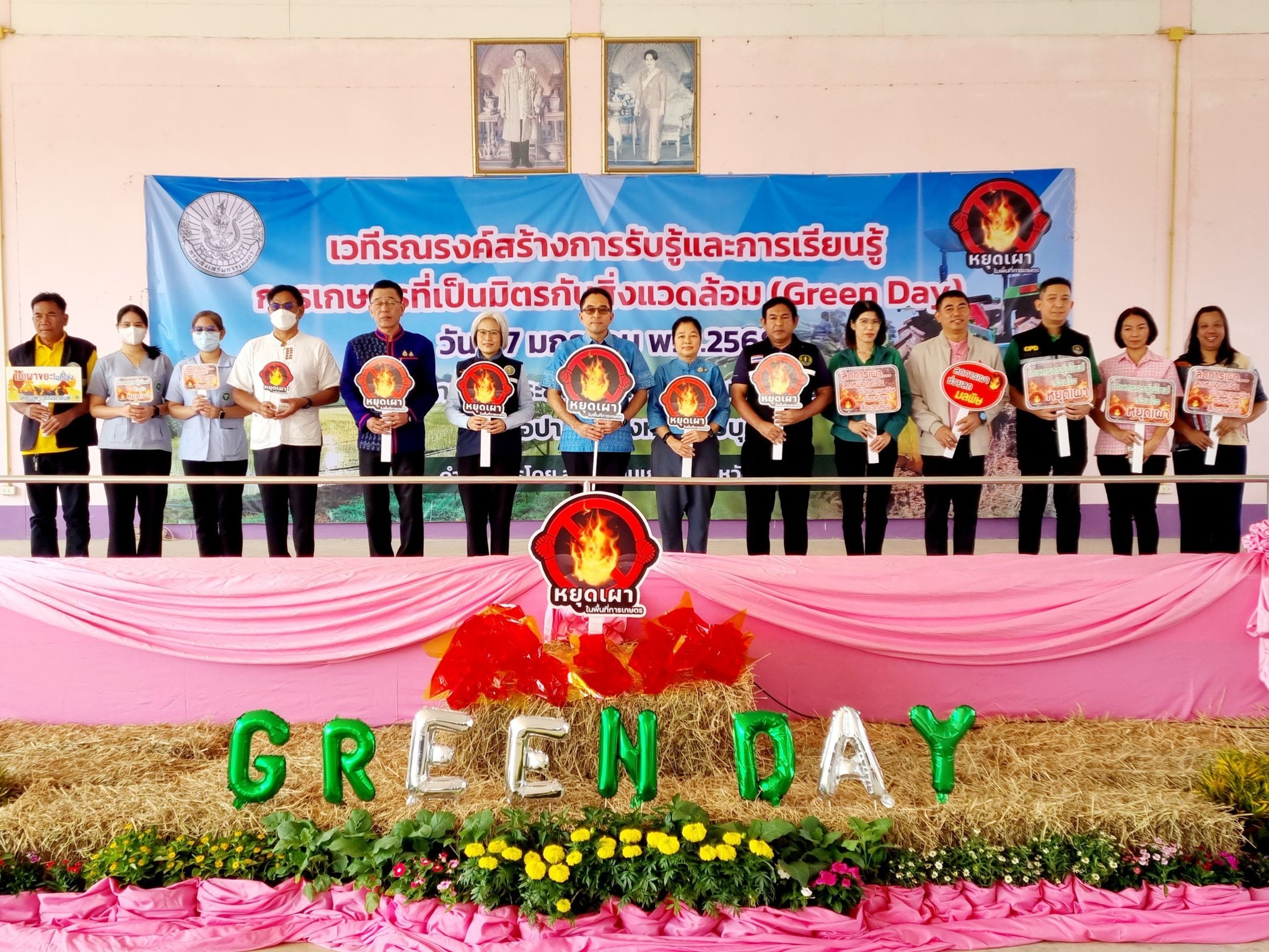 กรมส่งเสริมการเกษตร เดินหน้าโครงการส่งเสริมการเกษตรที่เป็นมิตรกับสิ่งแวดล้อม พร้อมคำนวณการปล่อยก๊าซเรือนกระจกจากการทำการเกษตร เพื่อการผลิตสินค้าเกษตรคาร์บอนต่ำ ช่วยเกษตรกรพร้อมปรับตัวและลดการปล่อยก๊าซเรือนกระจกภาคการเกษตรอย่างเป็นระบบและยั่งยืน 6 S 70991992