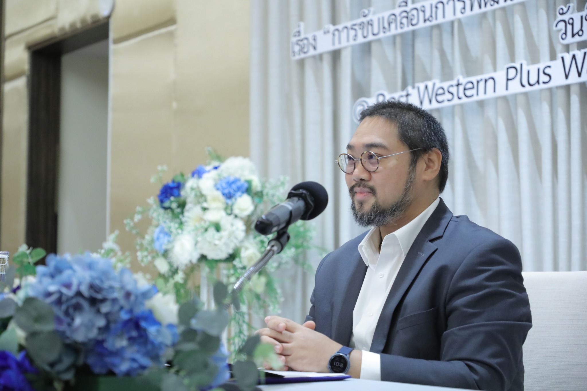 1. รองฯ วินิต